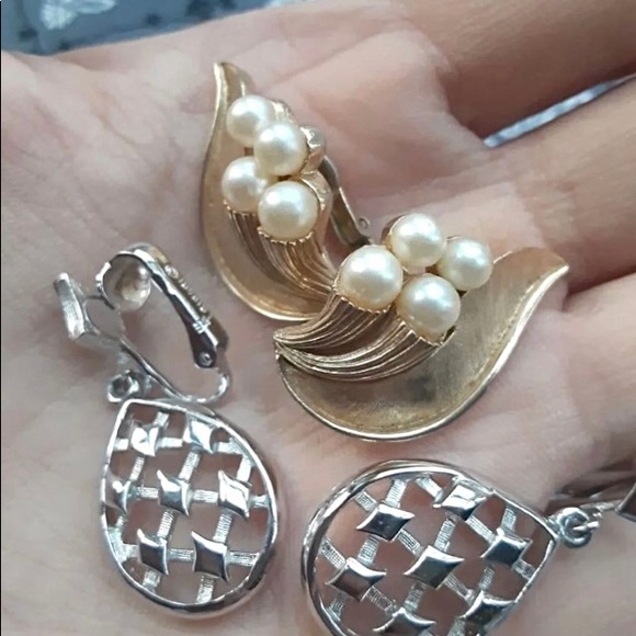 Vintage Trifari Earrings Pearls & Drops - Picture 3 of 6